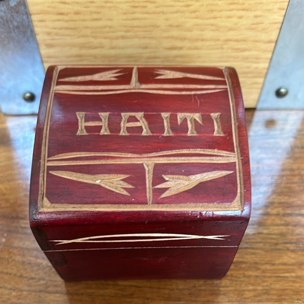 Vtg Cedar Wooden Hand Carved Jewelry Trinket Box with Haitian Design From  Haiti